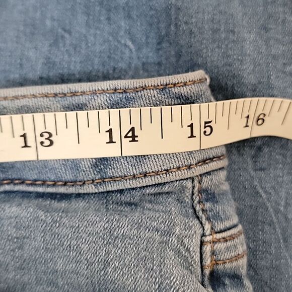 Forever 21 destructed floral jeans Size 31 - Picture 12 of 14